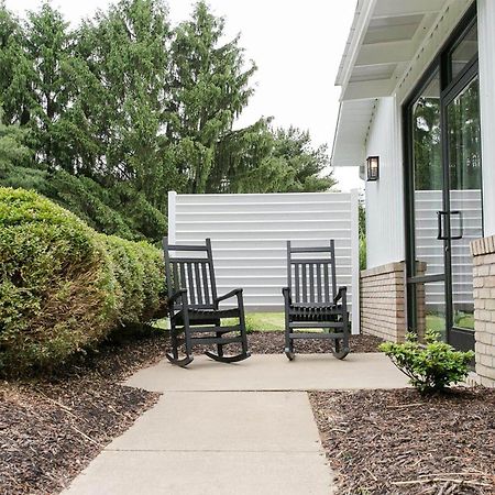 Farmhouse Suites By Amish Country Lodging Millersburg Exterior foto